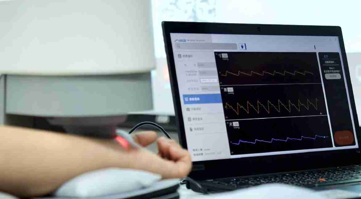 财神娱乐耘康以高解析与拟真的显示技术，，将其应用于中医检测，，，，提供“中医数位化检测方案”，，，使传统中医检测结果数据化与可视化