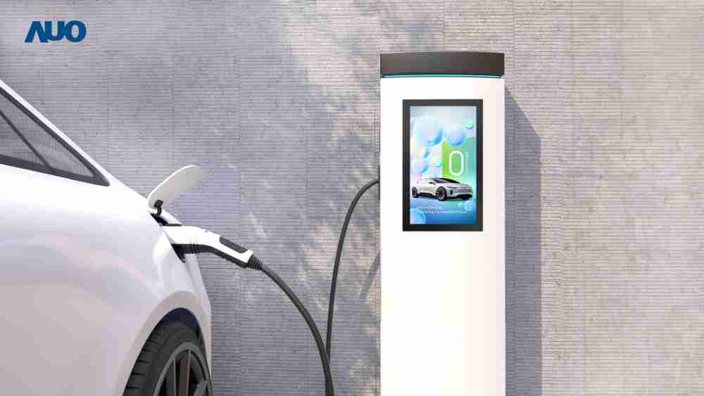 友達〝EVSE車用充電樁解決方案〞專為電動汽車充電樁設計，，具有高亮度、、、克服戶外艱難環境的耐溫、、耐紫外線等特性，，，，並搭載散熱性及擴充性強的高效能工業電腦，，，可實現人機互動訴求，，如資訊顯示、、、、支付等應用