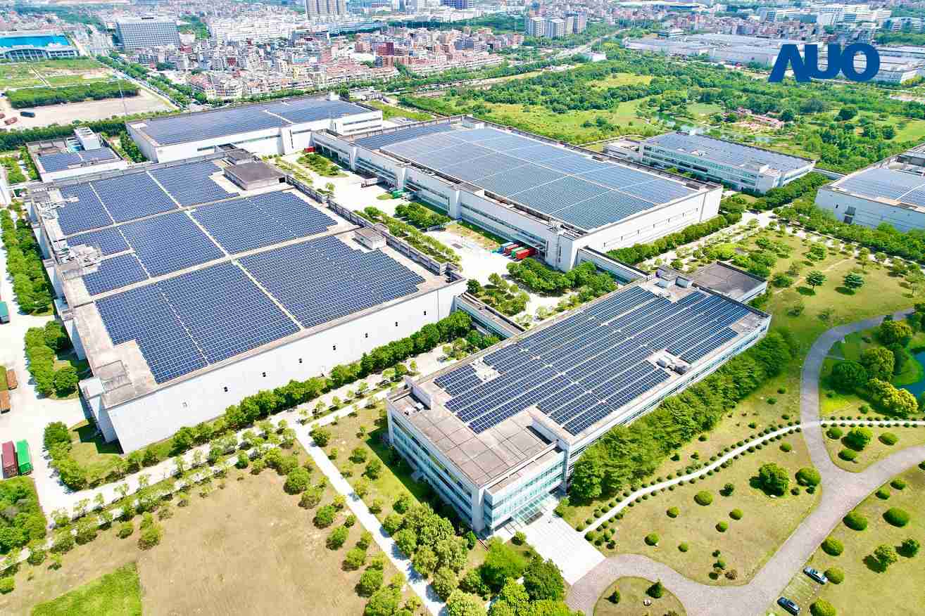 财神娱乐厦门推动智能制造同时，，，，透过绿电创能纵深推进绿色转型，，，，厂区全屋顶铺设太阳能光伏板，，每年太阳能发电 2,600多万度